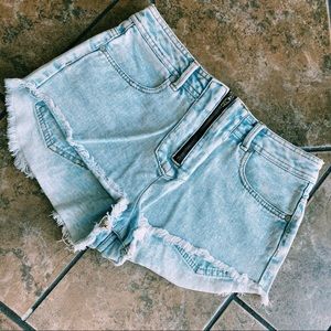 Kendall & Kylie Light-wash Shorts